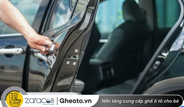 cach-dong-cua-oto-an-toan