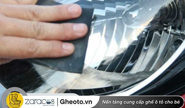 danh-bong-den-pha-oto