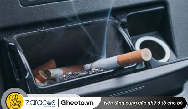 don-dep-gat-tan-thuoc-tren-xe