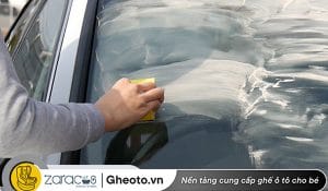 dung-kem-danh-rang-tay-kinh-xe-bi-o