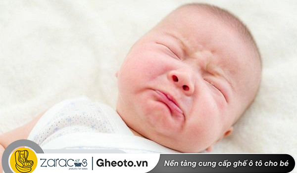em-be-2-thang-tuoi-di-xe-khach-duong-dai-duoc-khong
