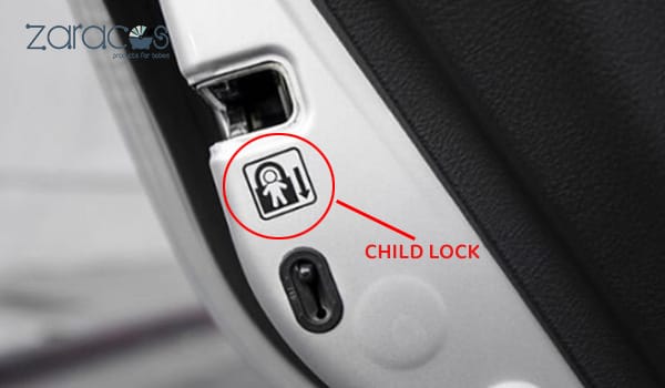 khoe-tre-em-tren-oto-nam-o-dau