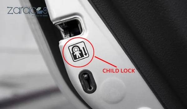 khoe-tre-em-tren-oto-nam-o-dau