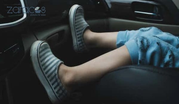 khong-cho-tre-duoi-10-tuoi-ngoi-ghe-truoc-oto