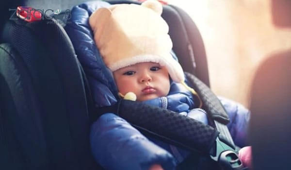 khong-de-be-mac-ao-khoac-day-khi-cai-day-an-toan