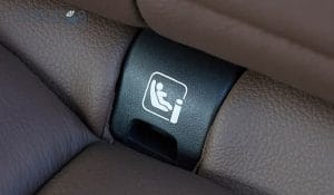 ky-hieu-isofix-tren-oto