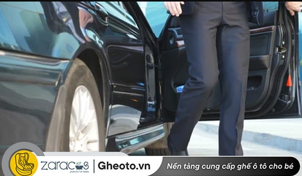 mo-cua-oto-an-toan-de-khong-gay-tai-nan