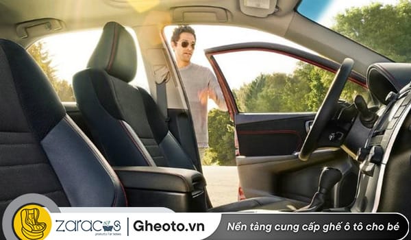 mo-cua-va-de-xe-duoi-nang-de-khu-mui