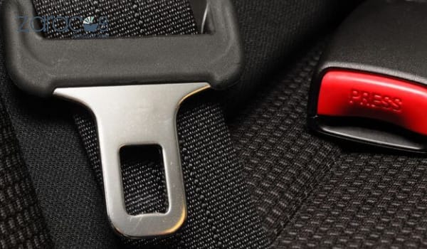 pha-cua-kinh-oto-bang-chot-an-toan