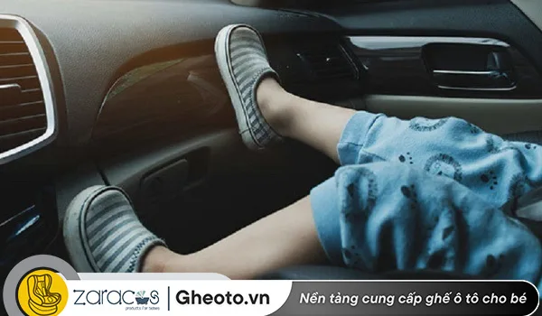 quy-dinh-tre-em-ngoi-ghe-truoc-oto