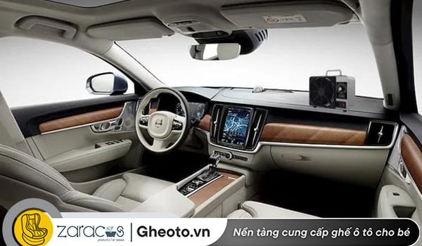 su-dung-khu-mui-ozone-de-het-mui-chuot-tren-oto