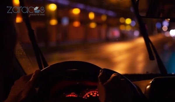 tat-den-trong-xe-khi-di-dem-giup-tap-trung