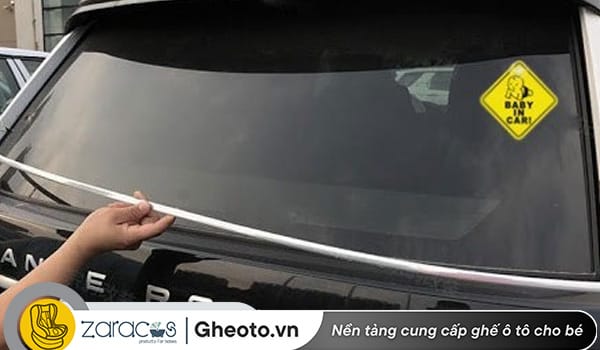 tem-baby-in-car-dan-o-dau