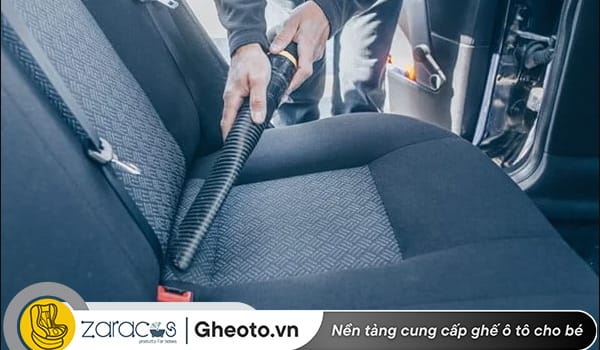 ve-sinh-xe-bang-may-hut-bui