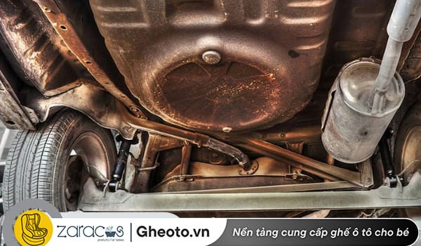 de-xe-ngoai-troi-mua-de-bi-gi-set