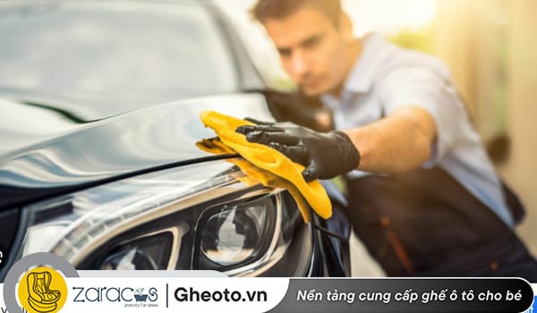 dung-khan-lau-kho-xe-tranh-nuoc-mua-tham-vao