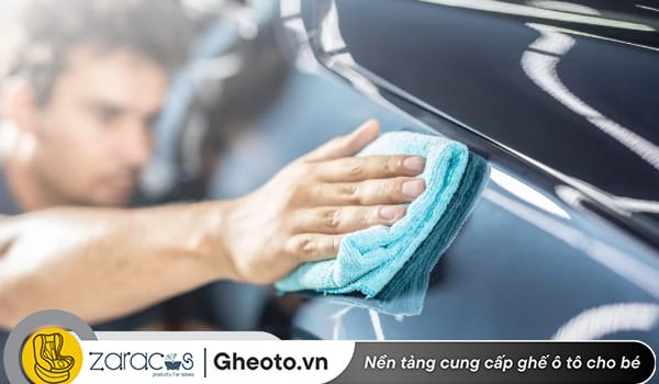 huong-dan-cach-lau-xe-oto-bang-khan-microfiber