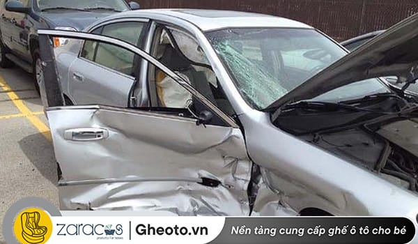 khong-nen-mua-xe-tung-bi-tai-nan-nghiem-trong