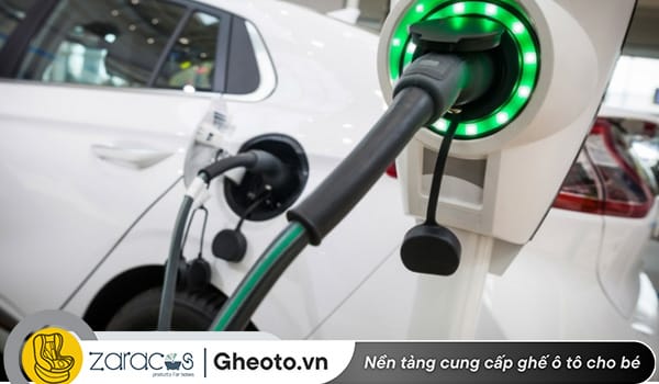 nhuoc-diem-xe-dien-la-thoi-gian-sac-lau