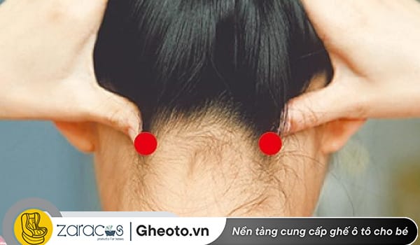 bi-say-xe-khi-xuong-xe-nen-lam-gi-xoa-bop-vung-co-vai-gay