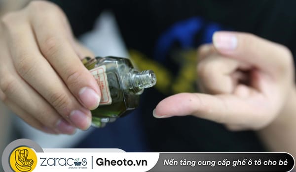 cach-thoa-dau-chong-say-xe