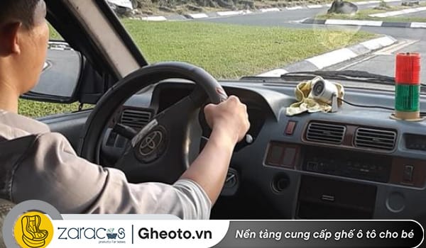 cam-lai-lien-tuc-giup-het-bi-say-xe