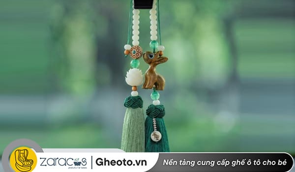 khanh-treo-xe-cho-nguoi-menh-moc