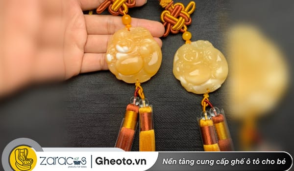 khanh-treo-xe-phong-thuy-mau-vang