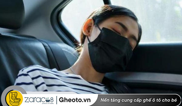 ngu-tren-xe-la-cach-hieu-qua-nhat-de-khong-bi-say