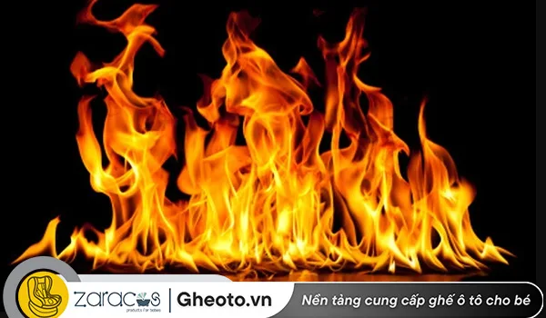 nguoi-menh-hoa-hop-xe-oto-mau-gi