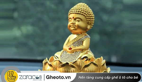 tuong-phat-de-oto-ma-vang-menh-kim