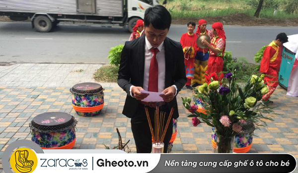 van-khan-cung-xe-moi-mua