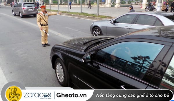 xe-5-cho-cho-6-nguoi-co-bi-phat-khong