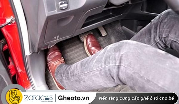 nhan-biet-xe-chay-dich-vu