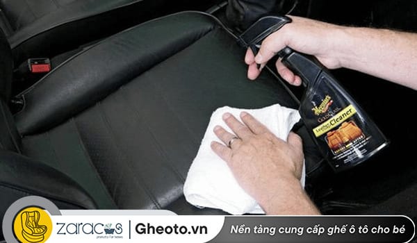 xu-ly-ghe-oto-bi-moc-bang-dung-dich