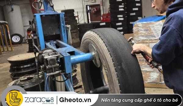 co-nen-mua-lop-luot-khong