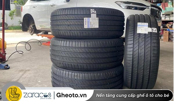 co-nen-thay-1-lan-4-lop-oto