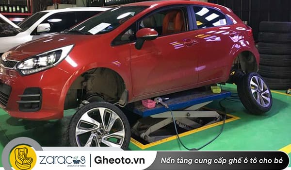 thay-lop-khong-cung-hang-co-sao-khong