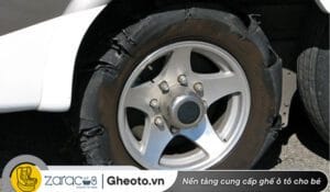 xe-dang-chay-bi-no-lop