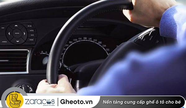 xe-no-lop-tren-cao-toc